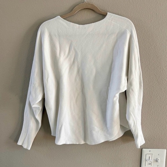 Women's Vila Milano White Sweater. Size Medium - Picture 3 of 5